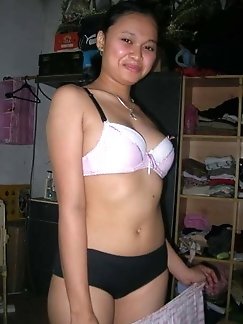 Crazy asian ladies are spreading legs